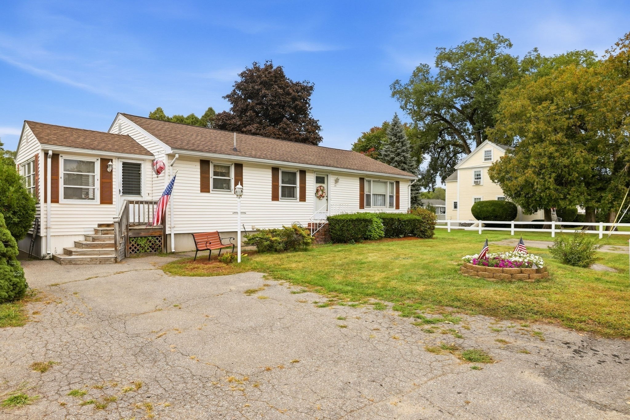 741 Varnum Ave Property Photo 1