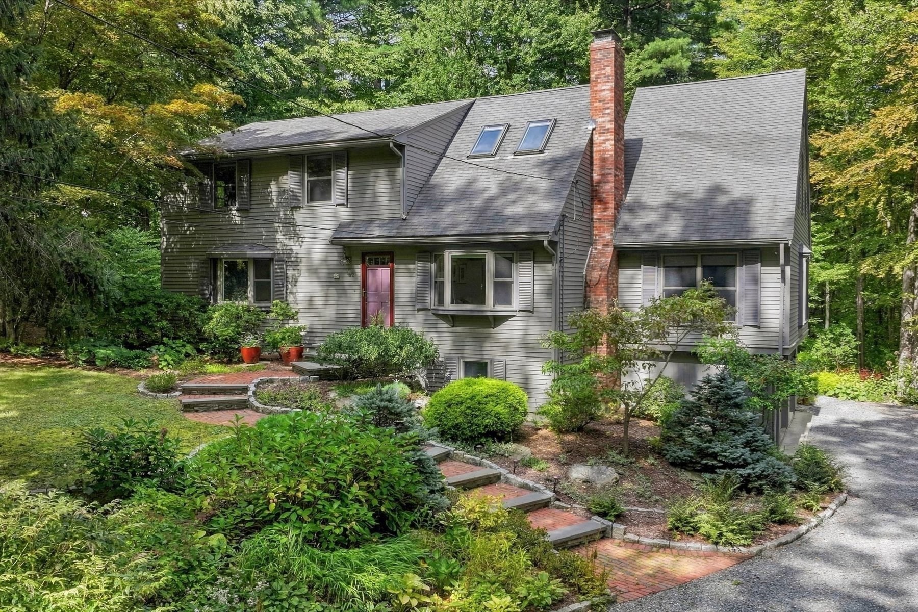 52 W Elm St Property Photo 1