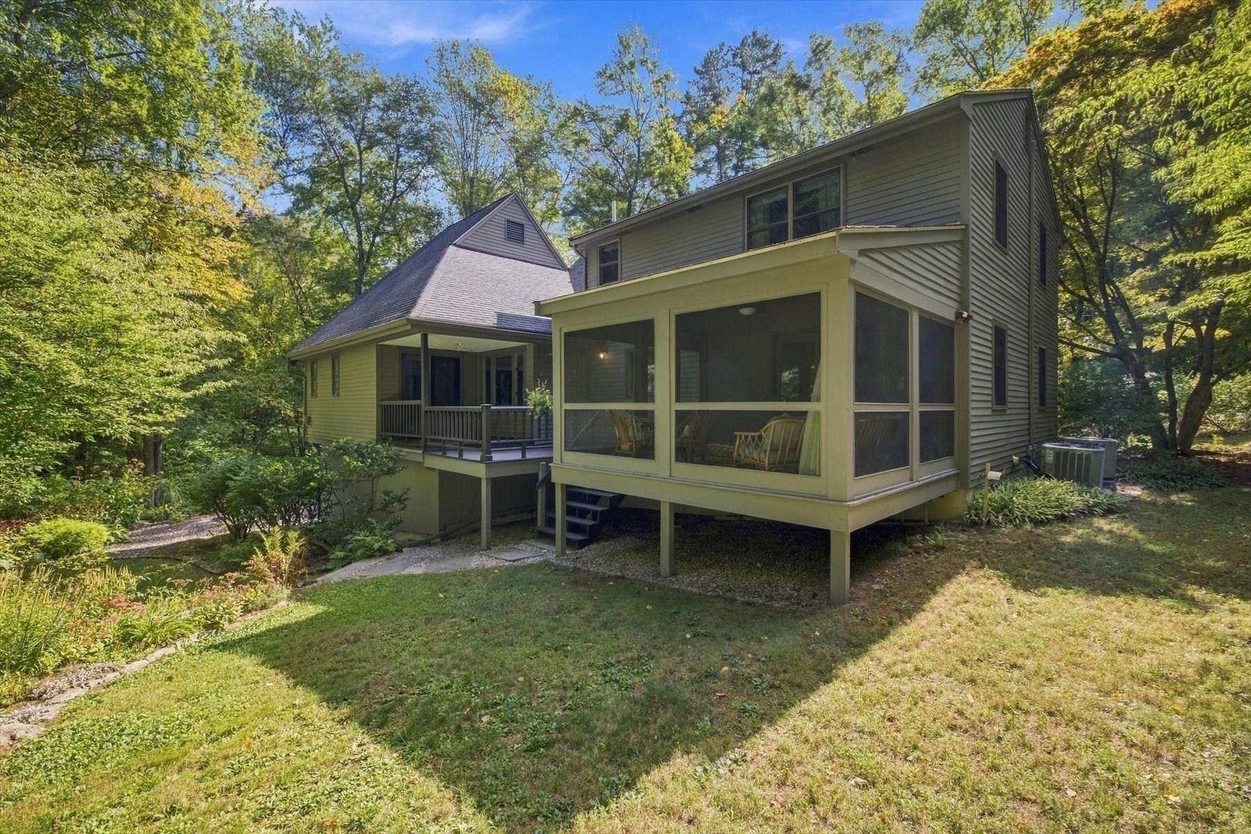 52 W Elm St Property Photo 2