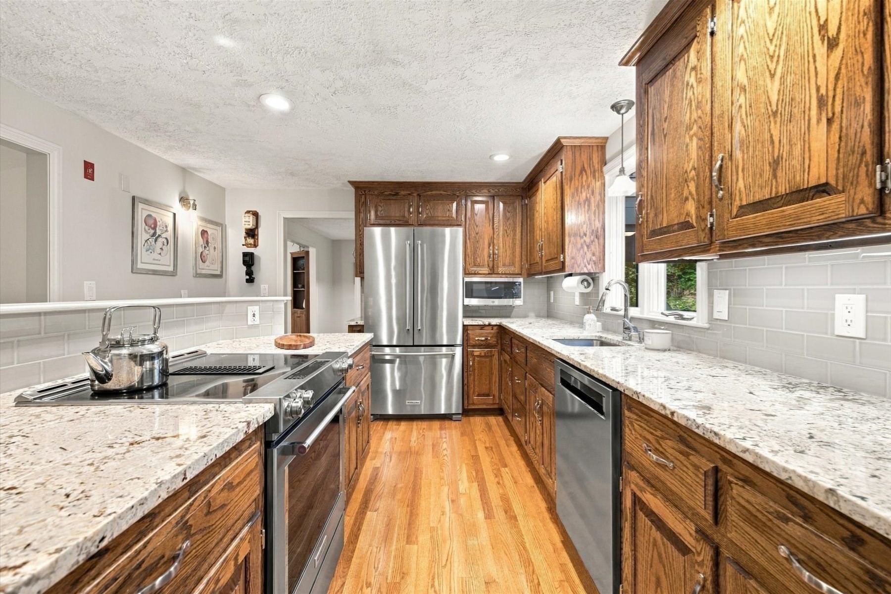 52 W Elm St Property Photo 4