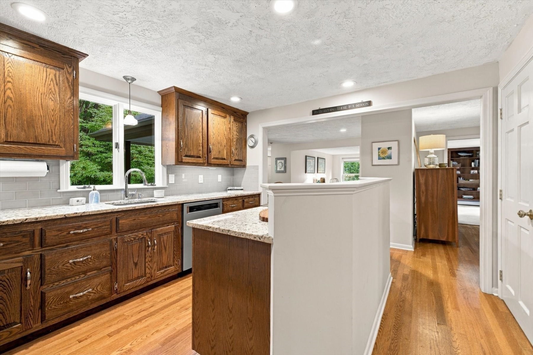 52 W Elm St Property Photo 6