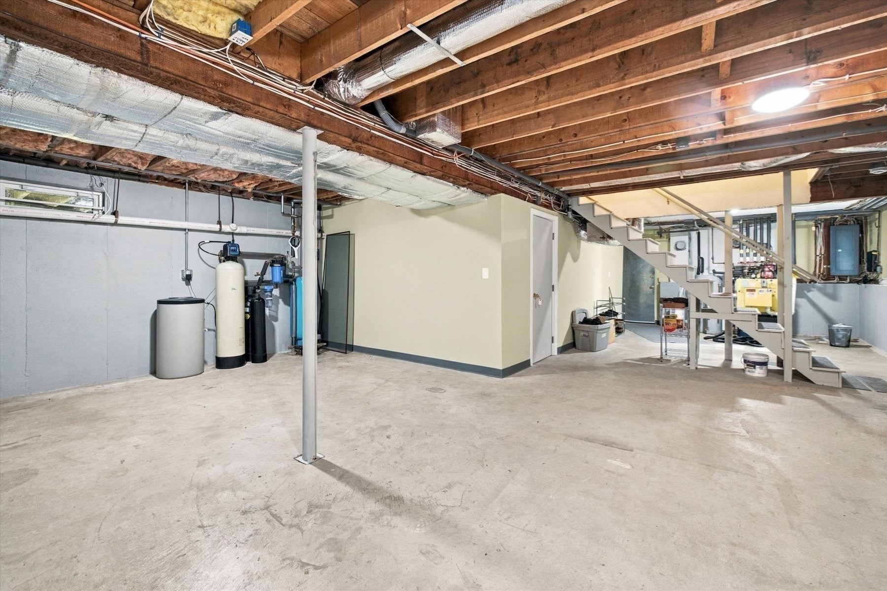 52 W Elm St Property Photo 32