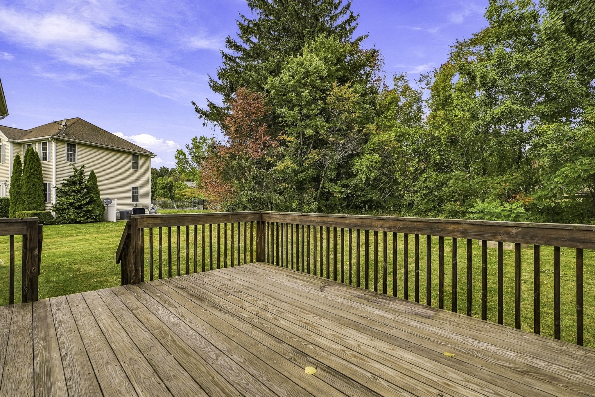 10 Jonathan Cir Property Photo 13