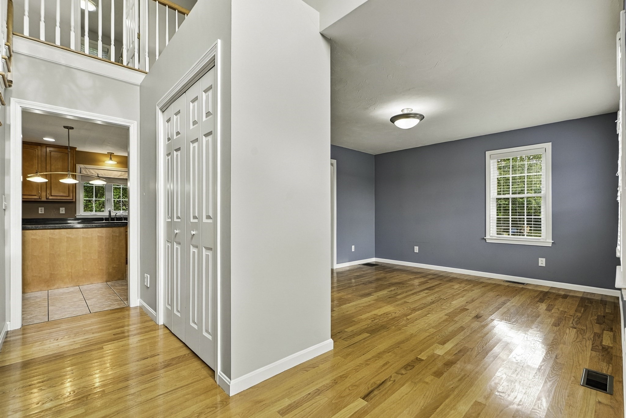 10 Jonathan Cir Property Photo 18