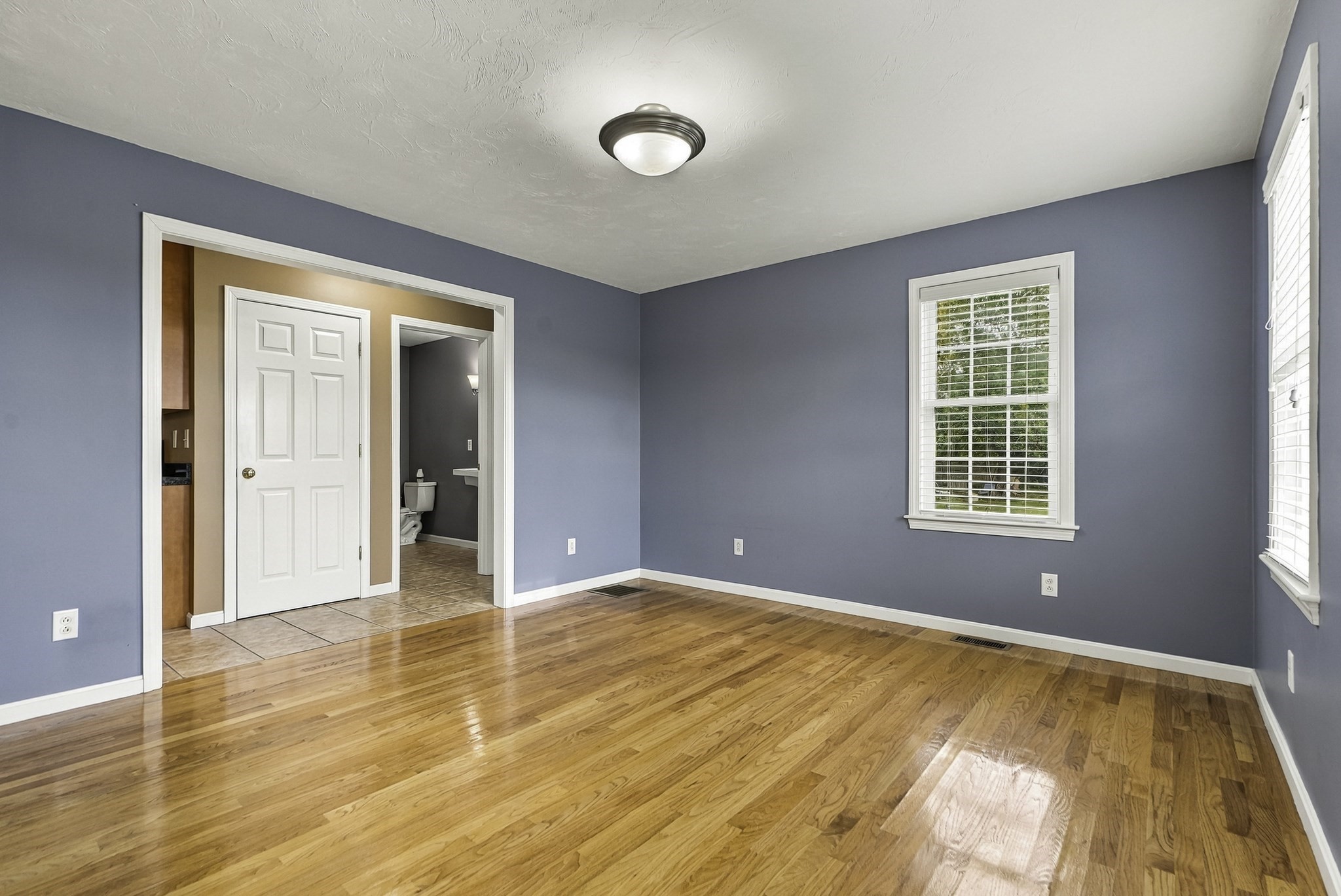 10 Jonathan Cir Property Photo 19