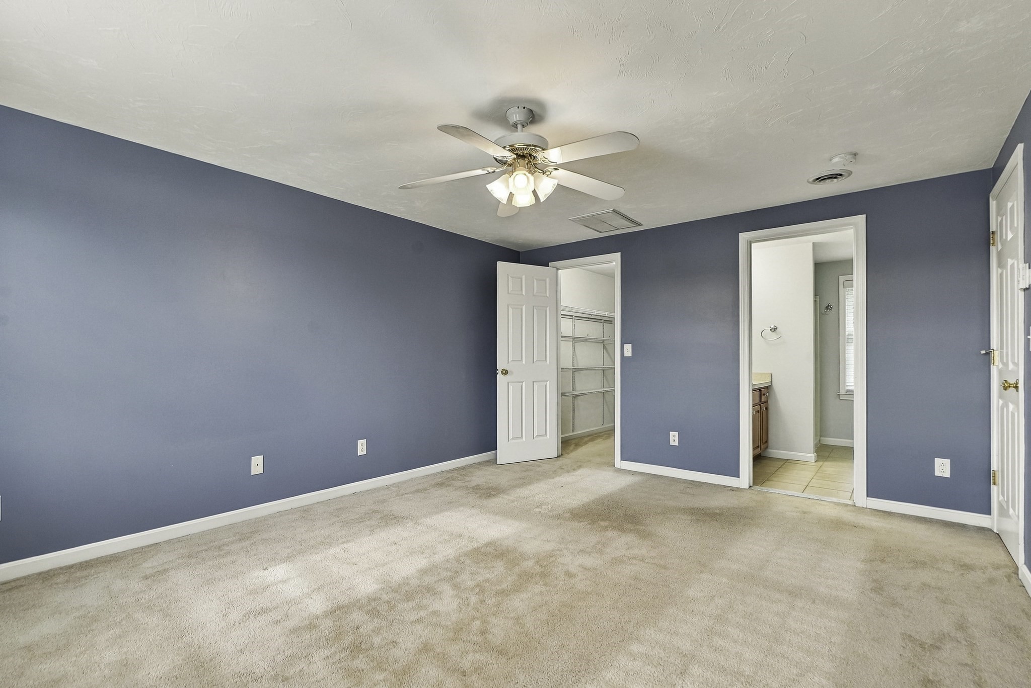 10 Jonathan Cir Property Photo 35