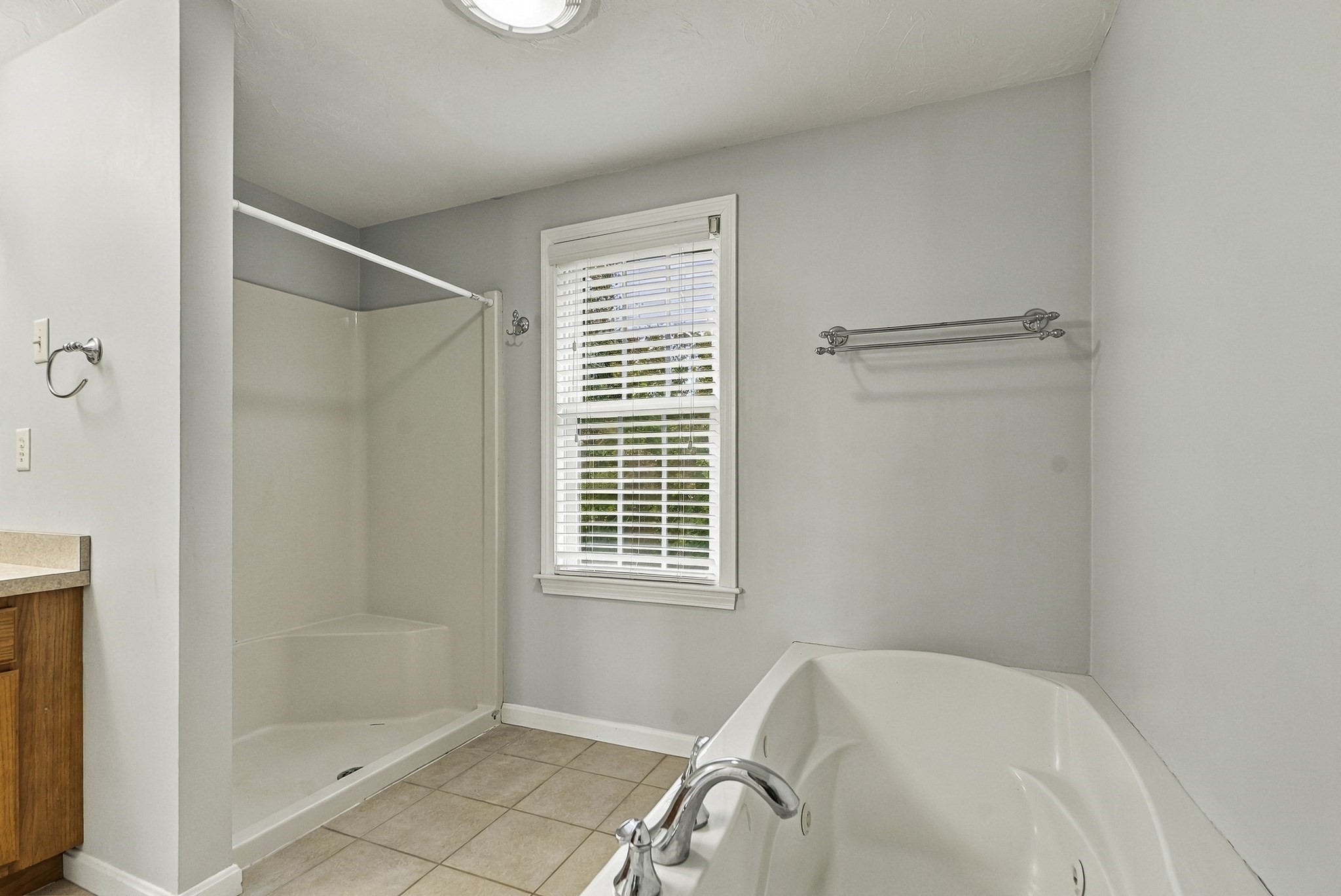 10 Jonathan Cir Property Photo 38