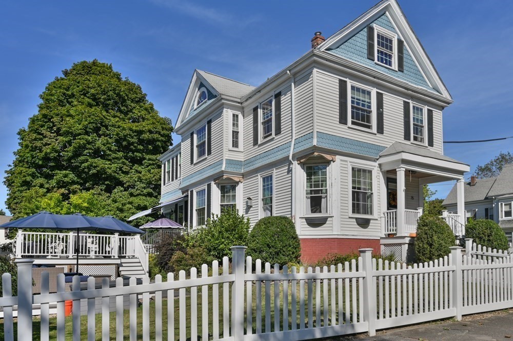 15 Perry St. Property Photo 2