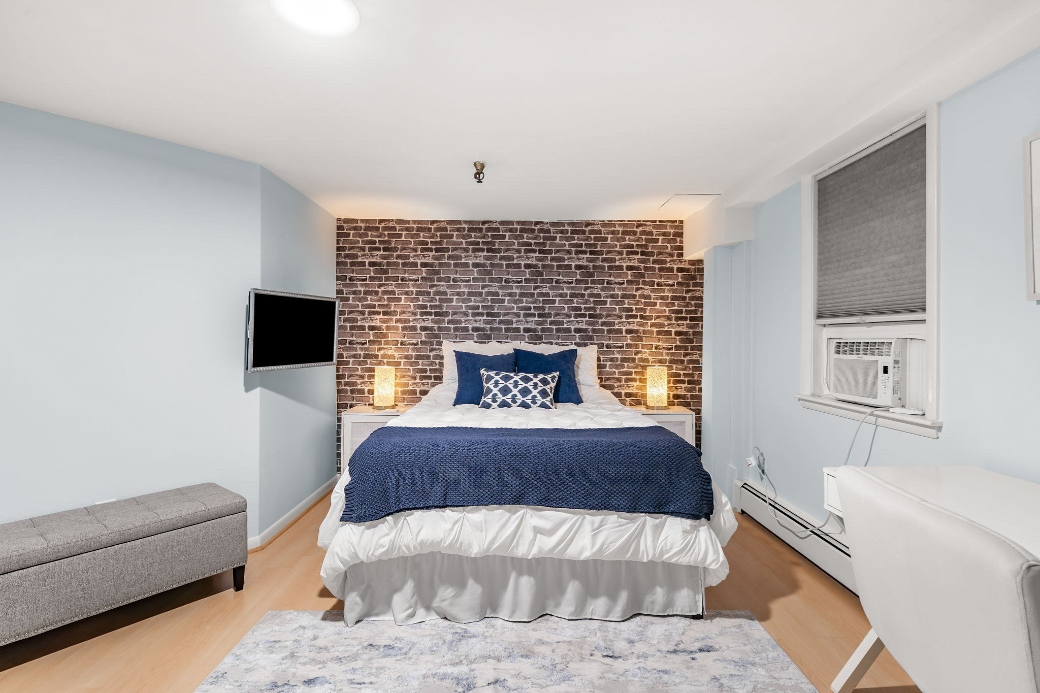 259 Beacon St # 4 Property Photo 6