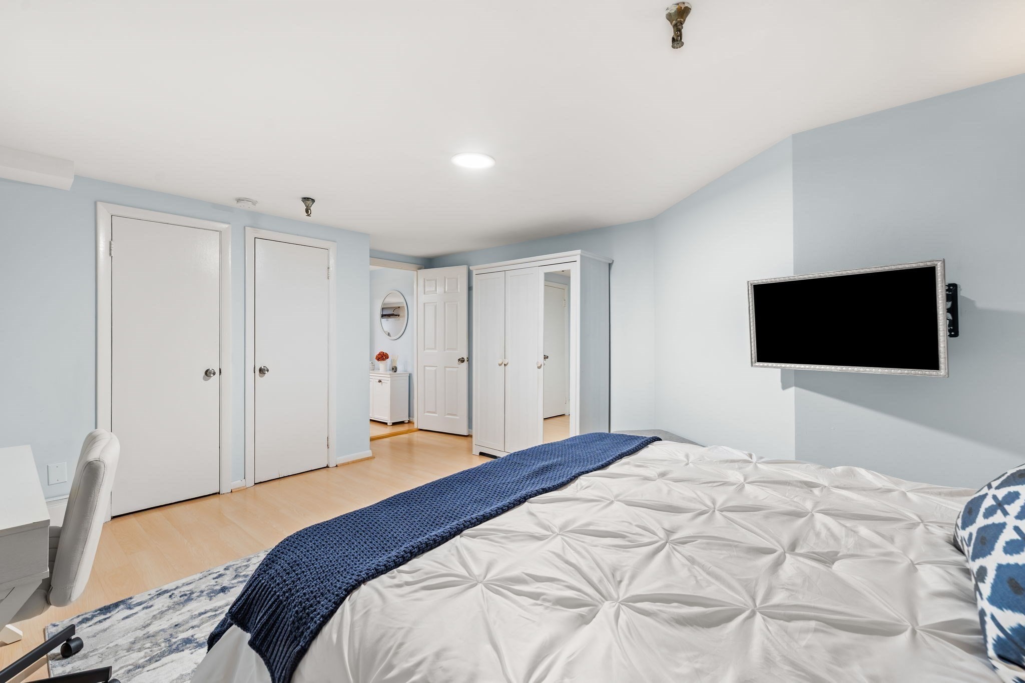 259 Beacon St # 4 Property Photo 9