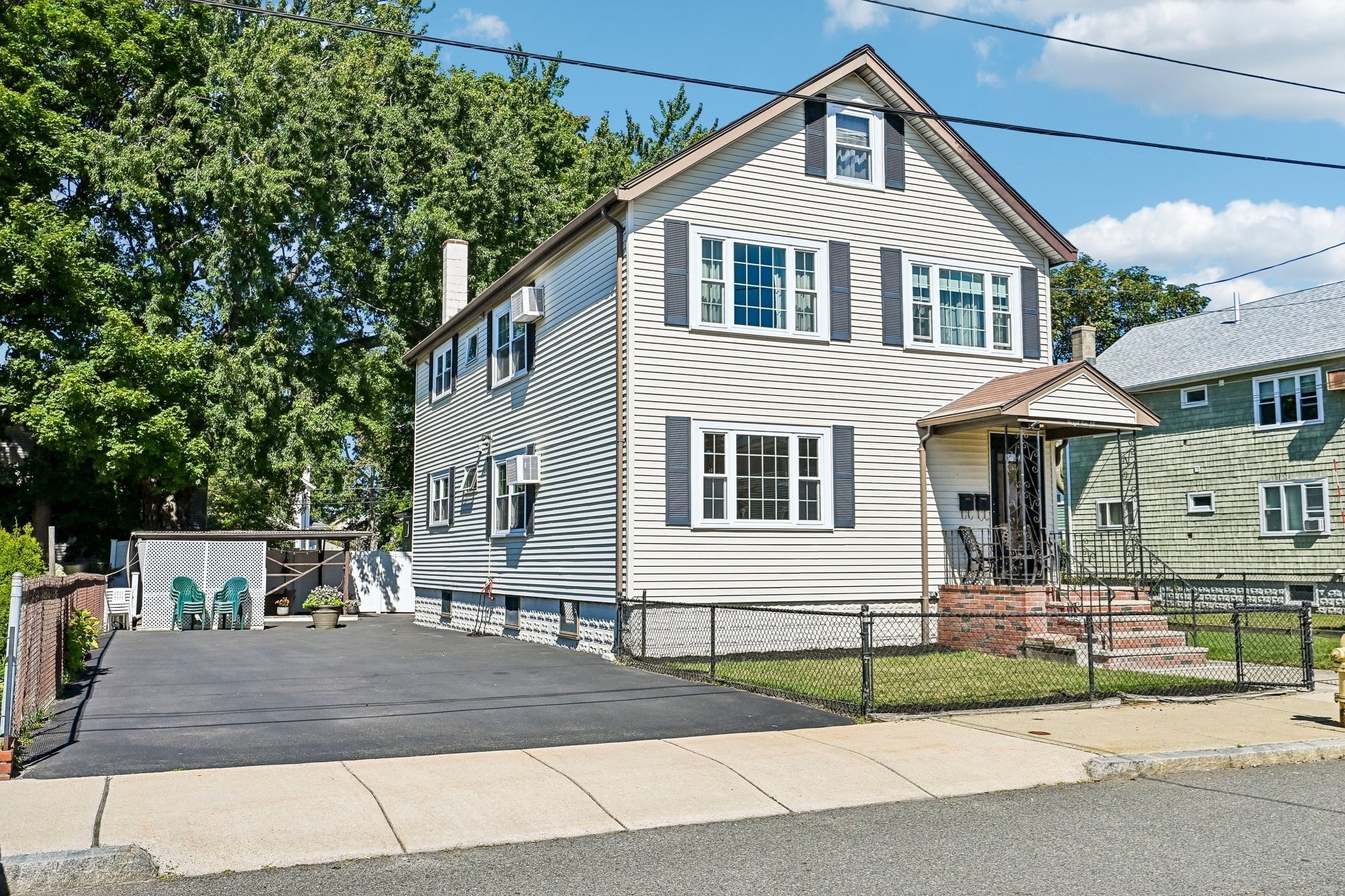 86 Wright Ave Property Photo 1