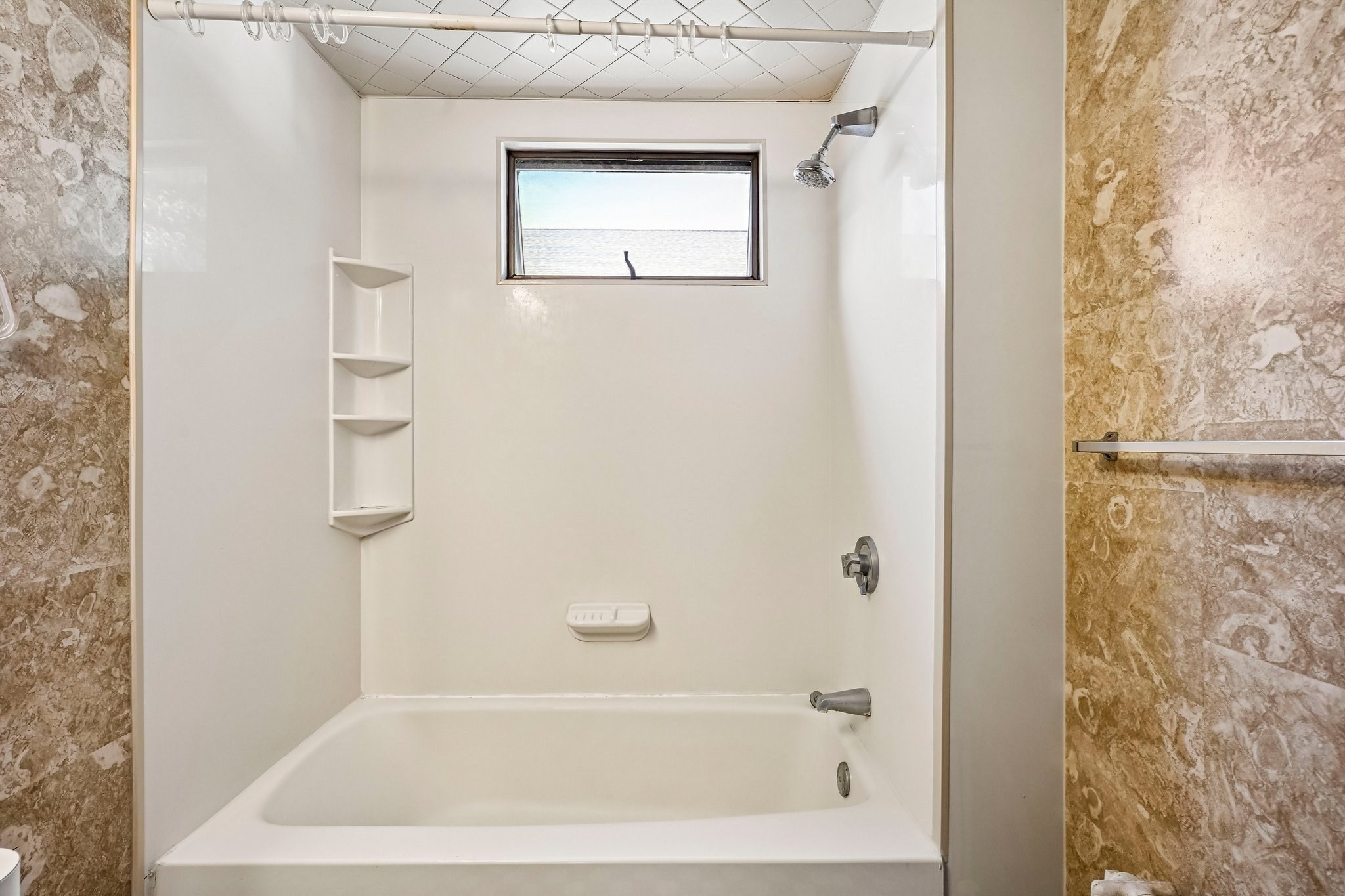86 Wright Ave Property Photo 8