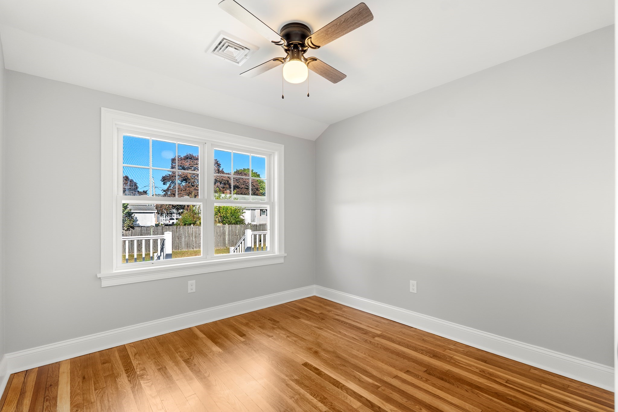 36 Macarthur Blvd Property Photo 32