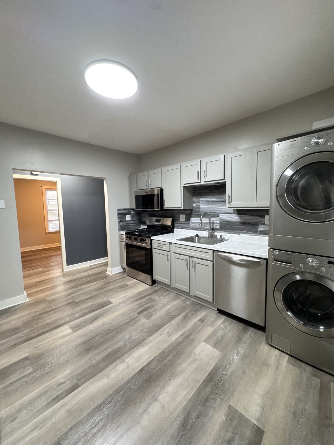 39 Oakwood St # 1 Property Photo 5