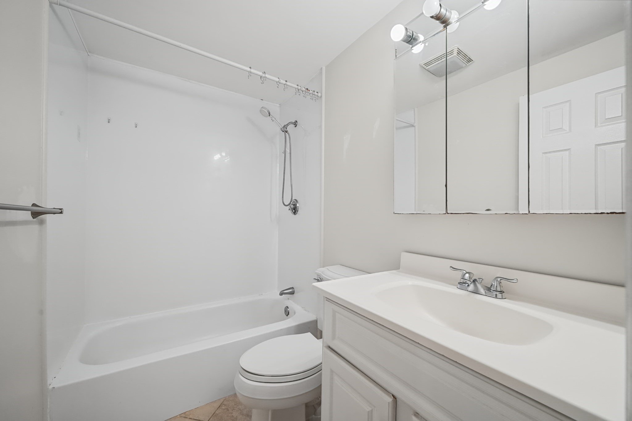 172 Salem St # 3 Property Photo 6