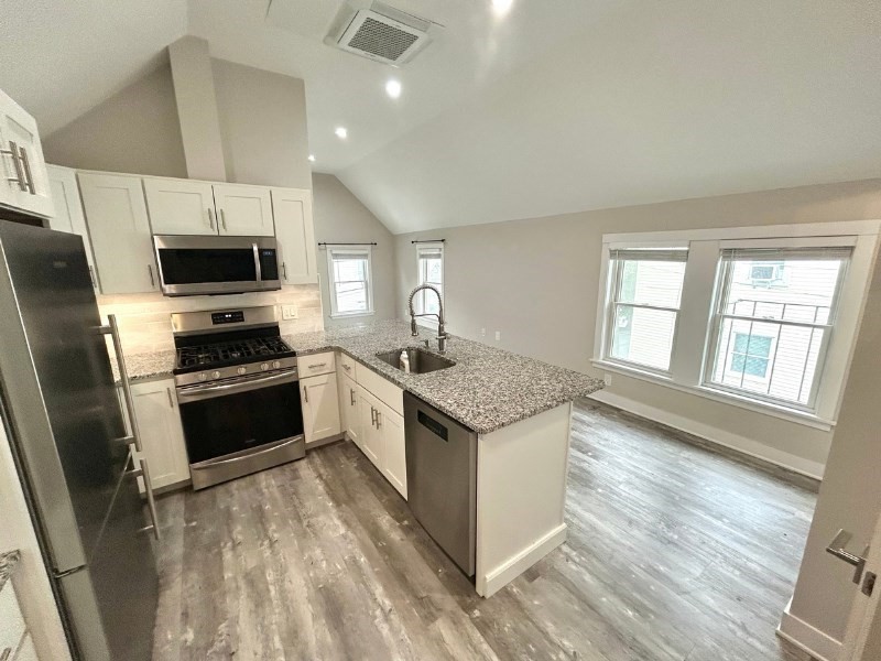 32 Jefferson St # 1 Property Photo 3