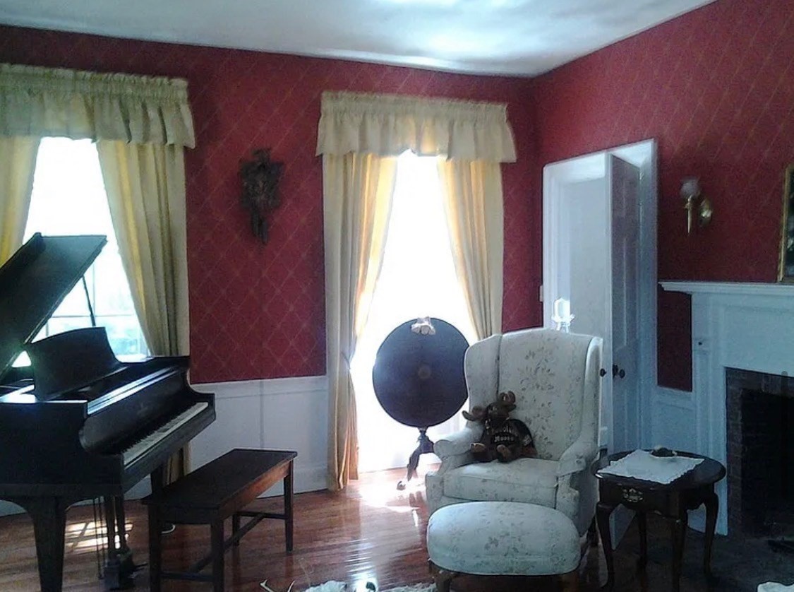 381 Boston Rd Property Photo 10