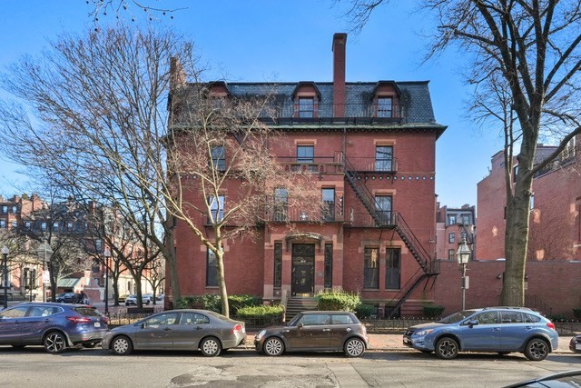 164 Marlborough St Property Photo 1