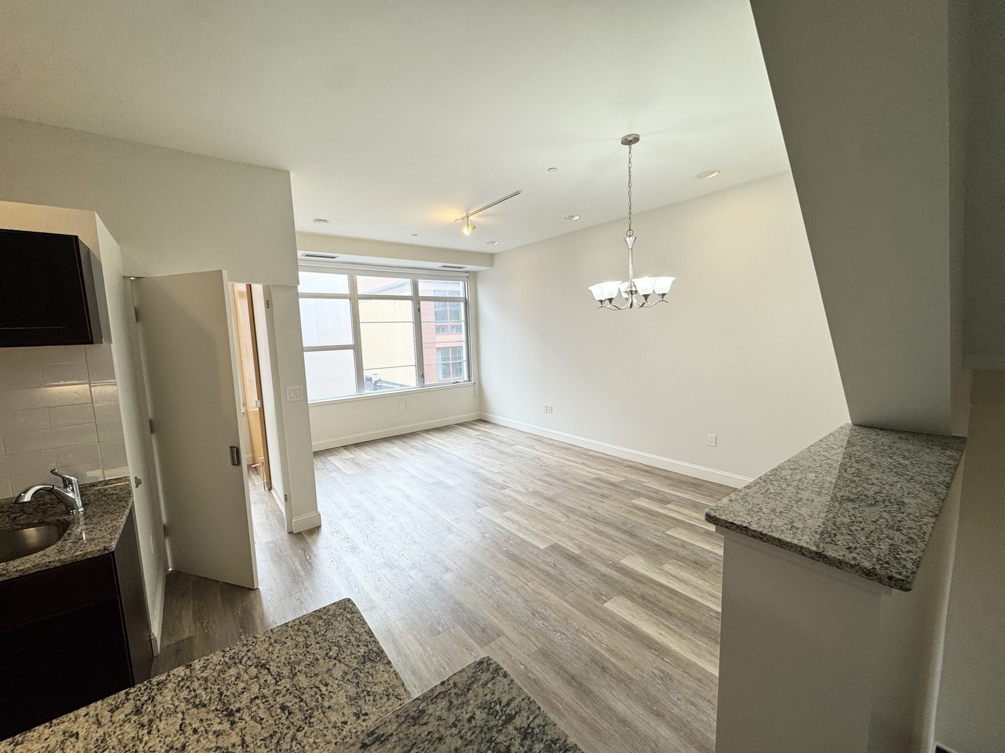 160 East Berkeley St # 518 Property Photo 3