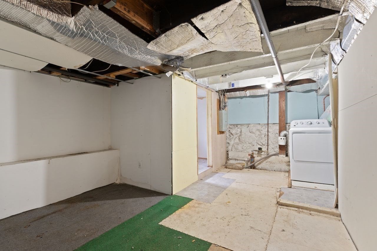 75 Sterling Ave Property Photo 31