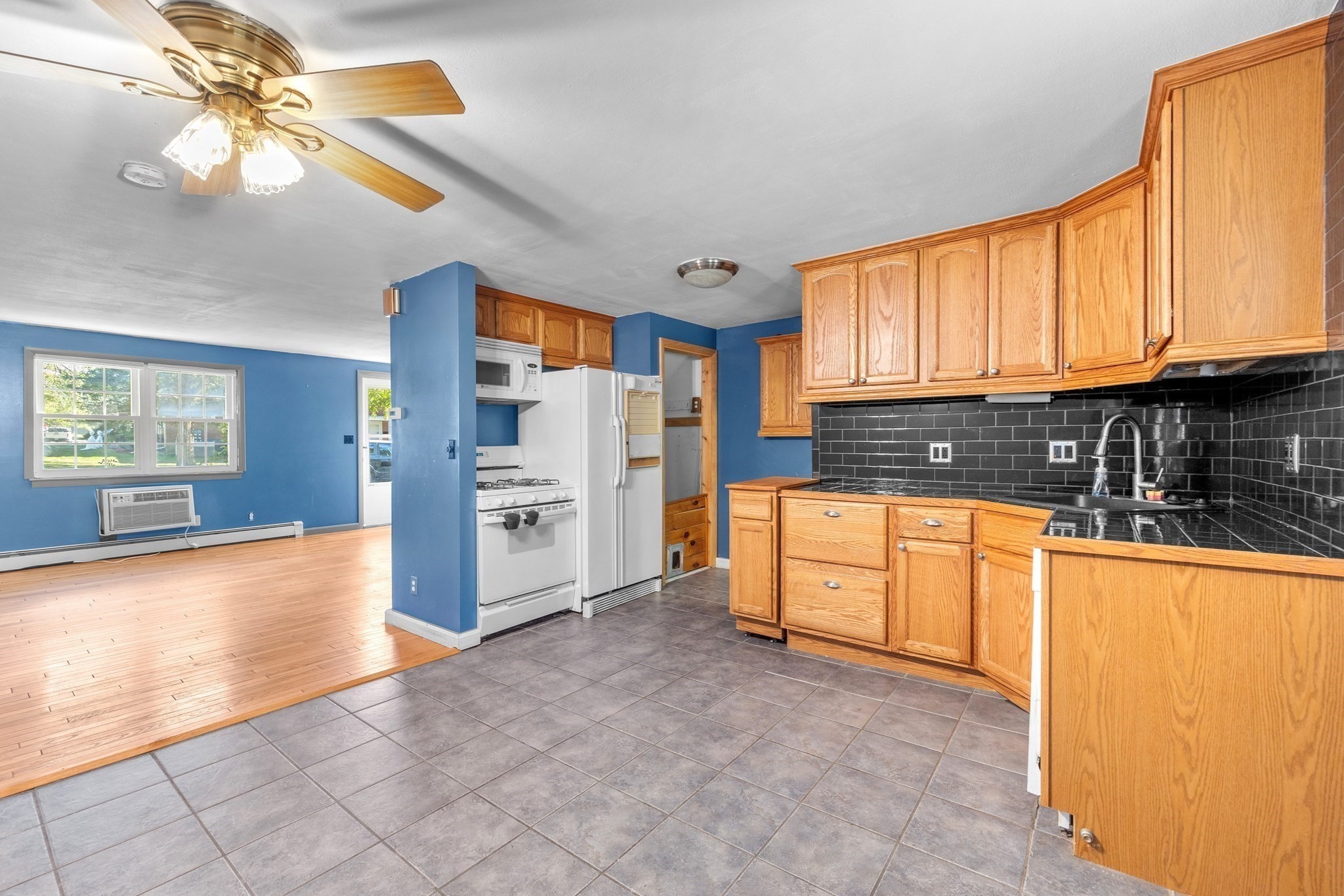 76 Jefferson St # 76 Property Photo 6