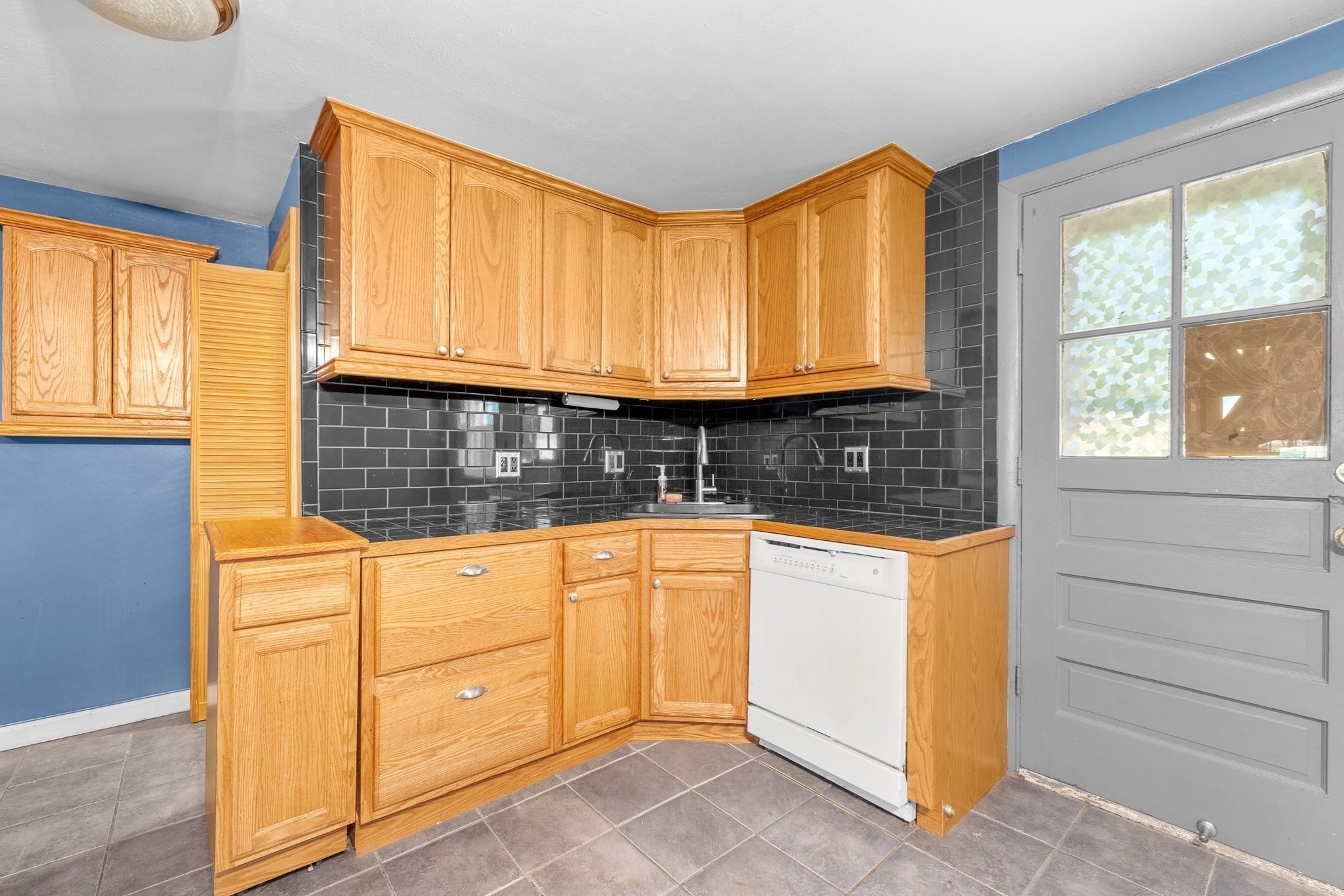 76 Jefferson St # 76 Property Photo 9
