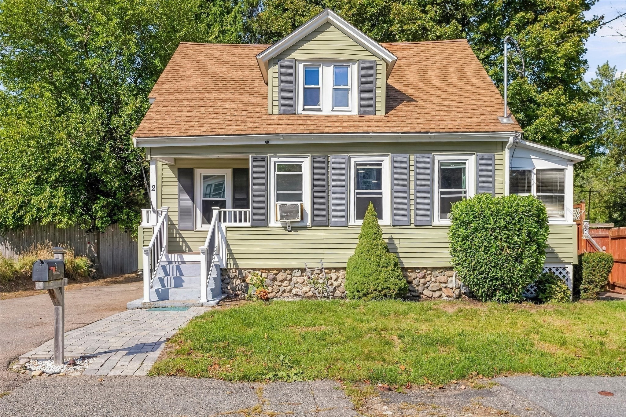 2 Franklin Ave Property Photo 2