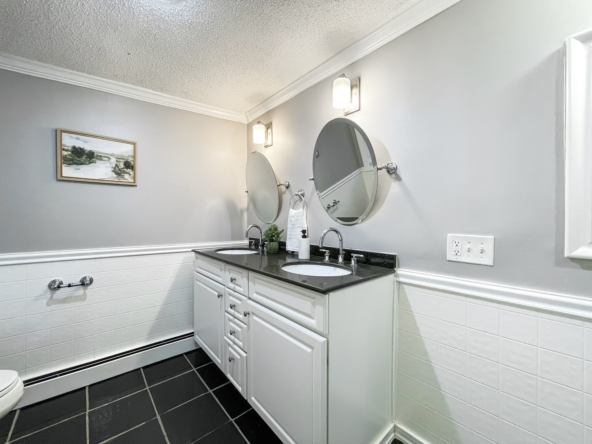 28 Wells Ave Property Photo 8