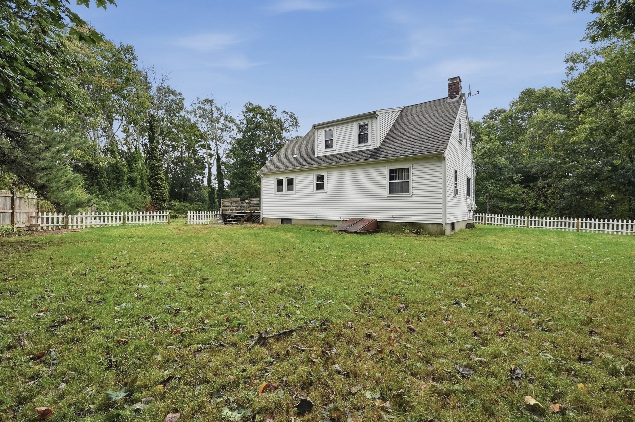 19 Louise Ln Property Photo 2