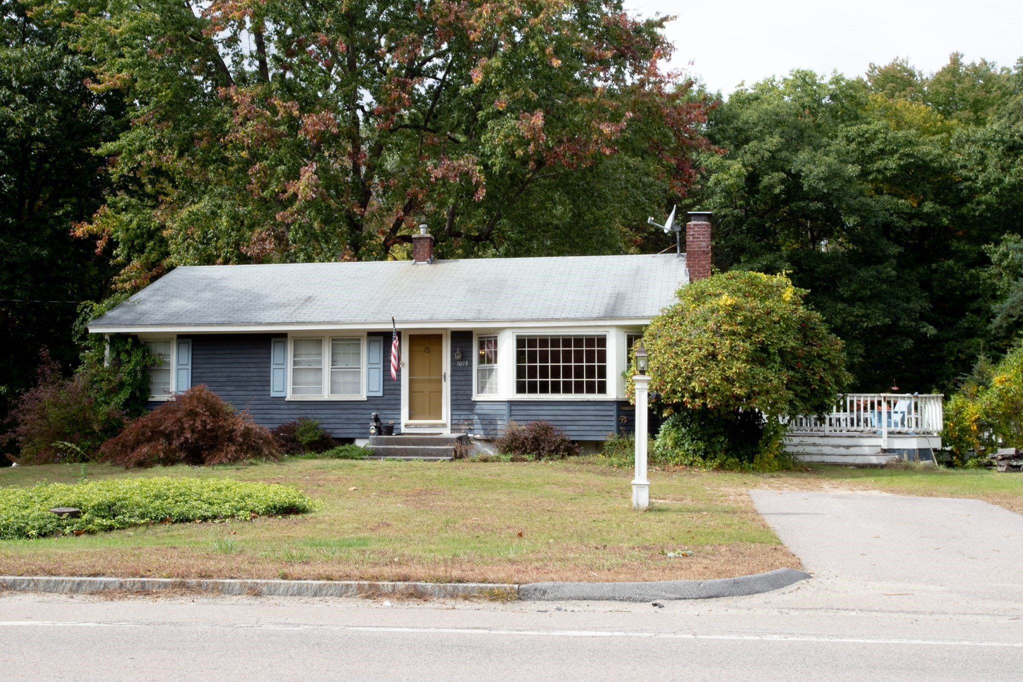 1093 Wachusett St Property Photo 1
