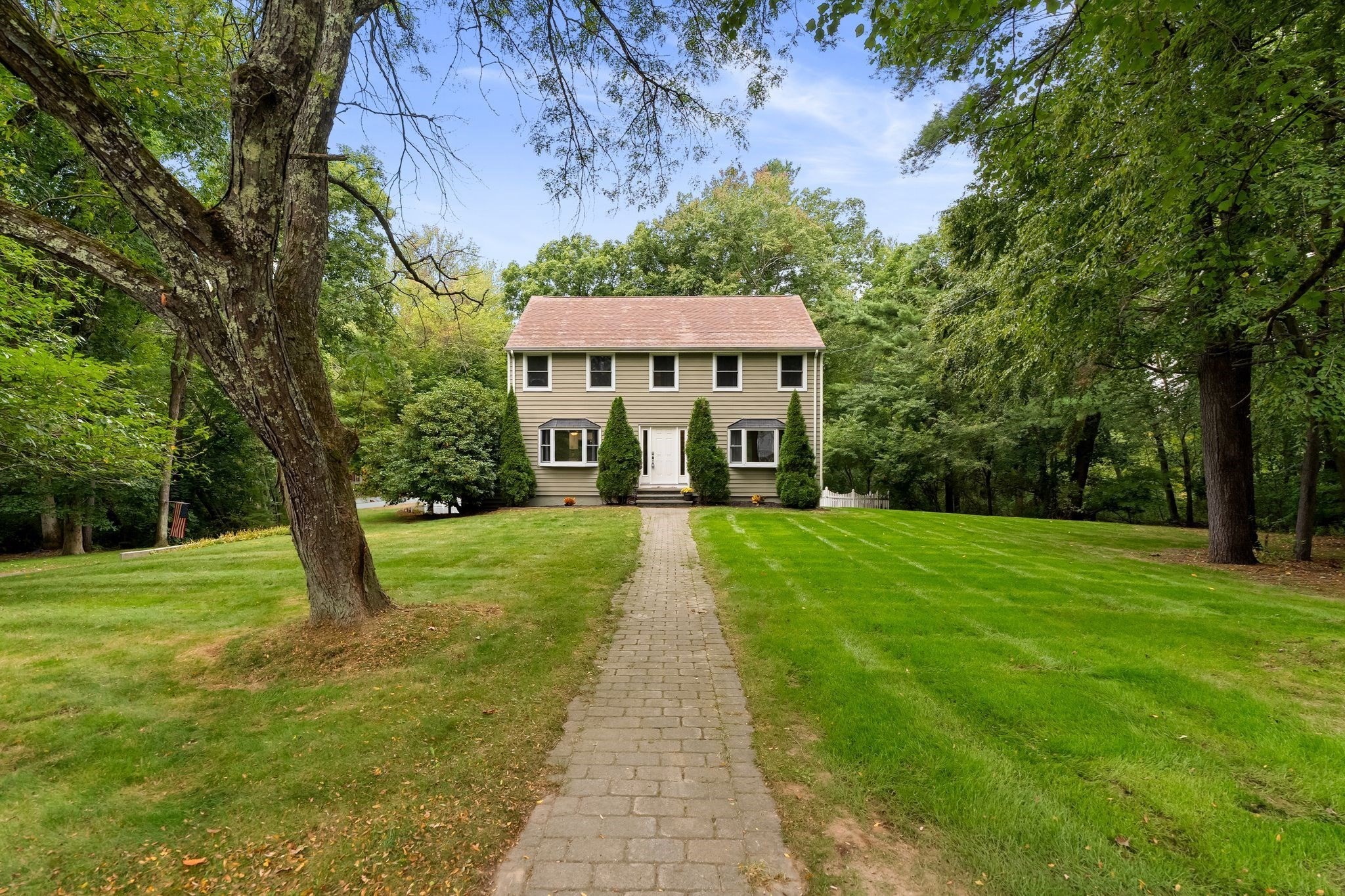 1 Nottingham Dr Property Photo 1