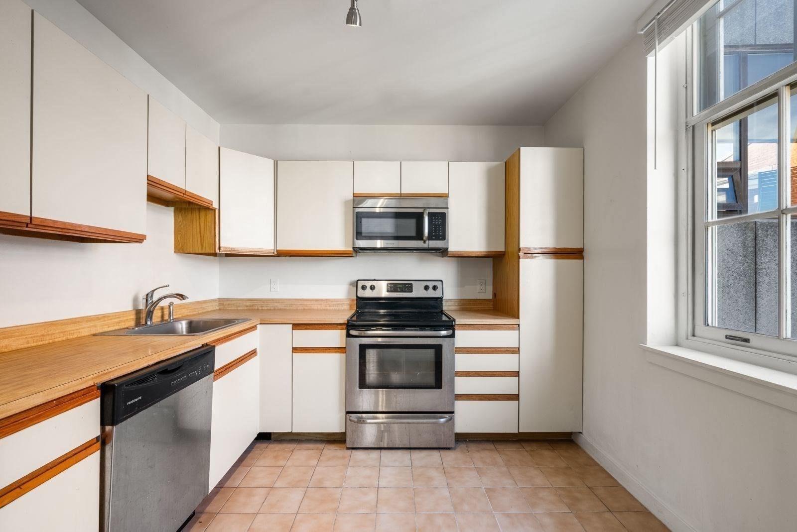 47 Harvard Street # C402 Property Photo 2