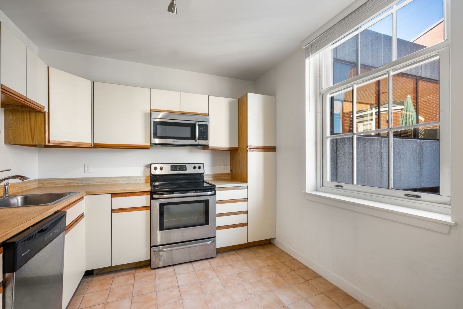 47 Harvard Street # C402 Property Photo 3