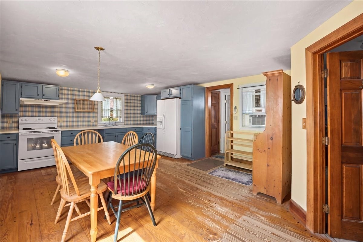 28 Mayflower St Property Photo 7