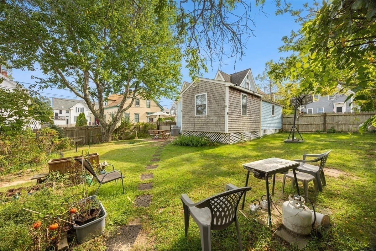 28 Mayflower St Property Photo 22