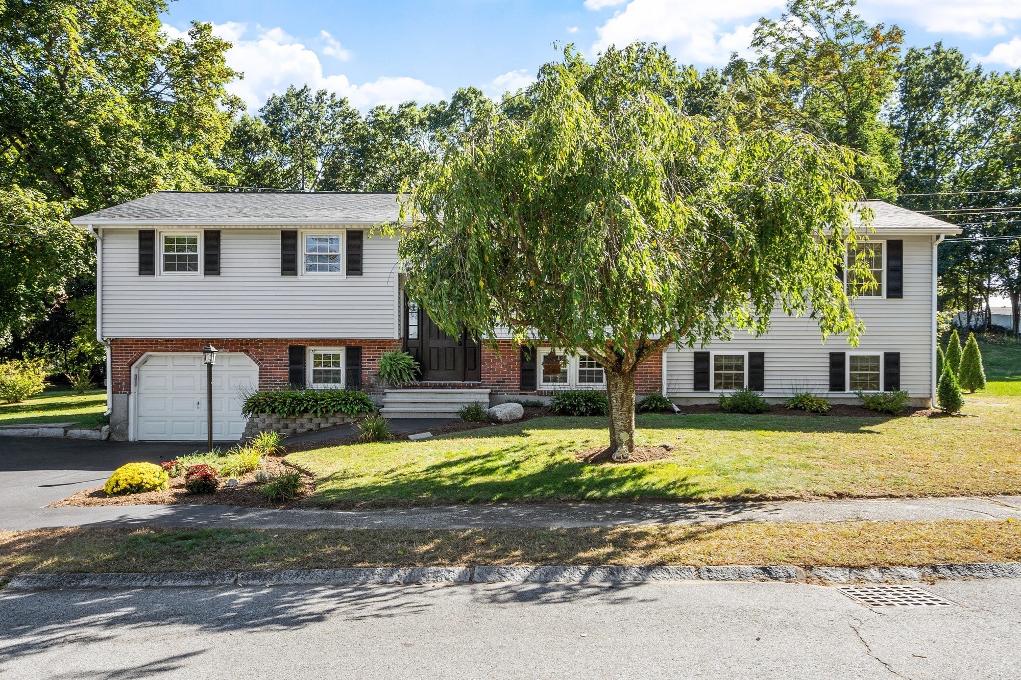 9 Dawn Drive Property Photo 1