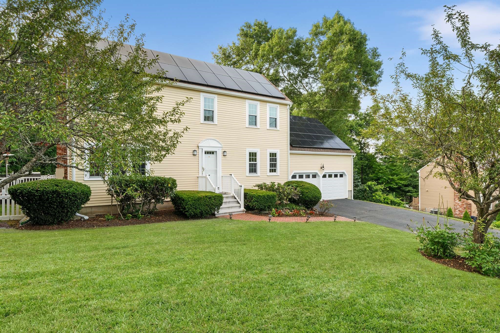 392 Old Farm Rd Property Photo 2