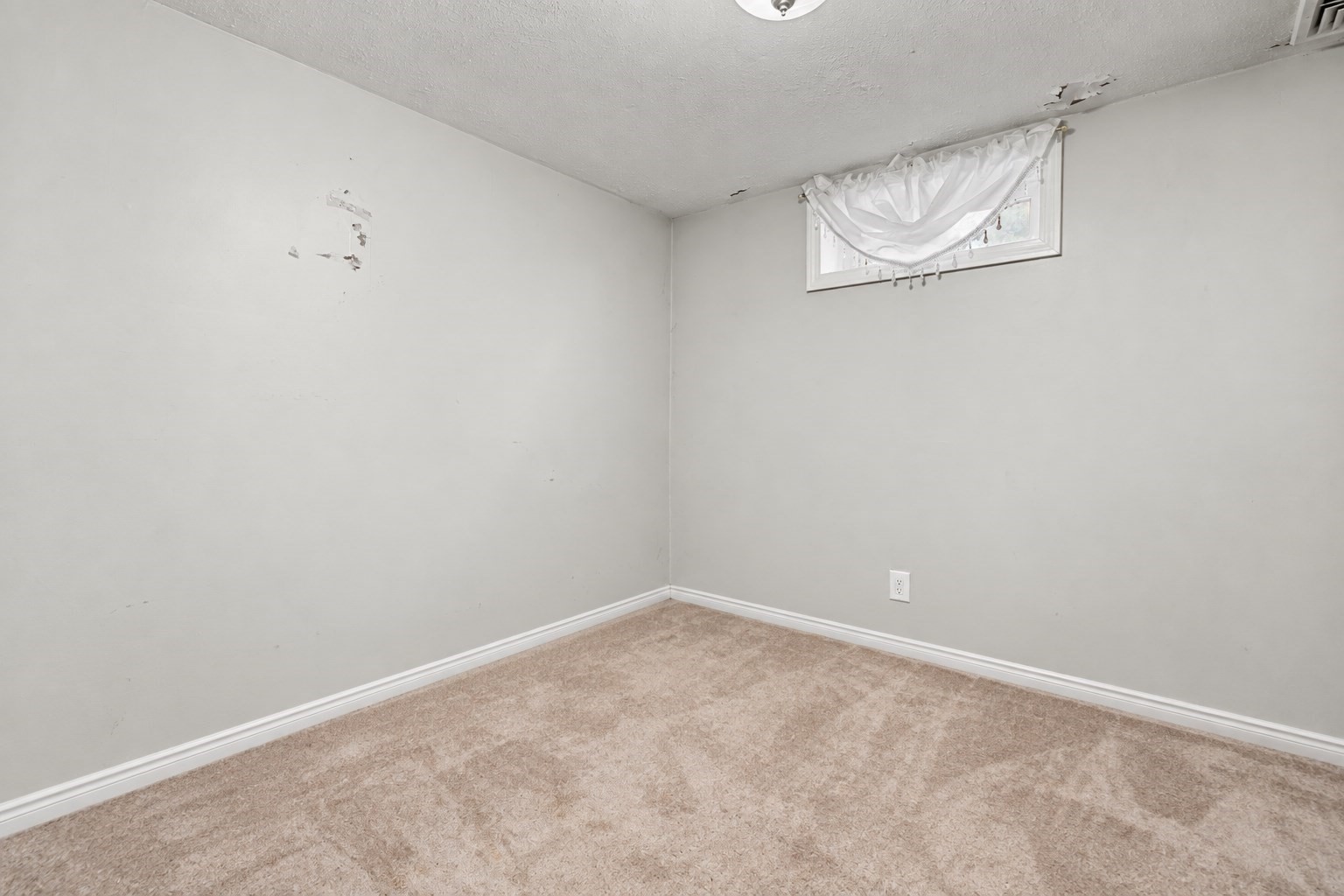 20 Robinhood Lane Property Photo 28