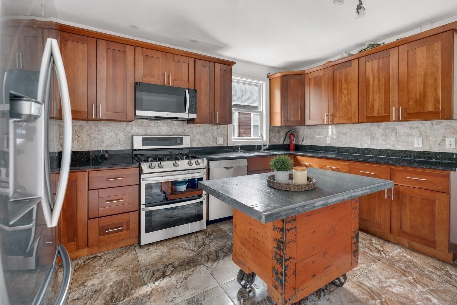 18 Vincent Ave # 18 Property Photo 3