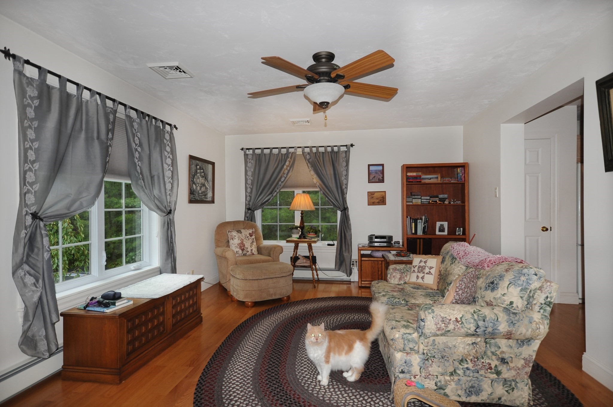 868 Main St Property Photo 3