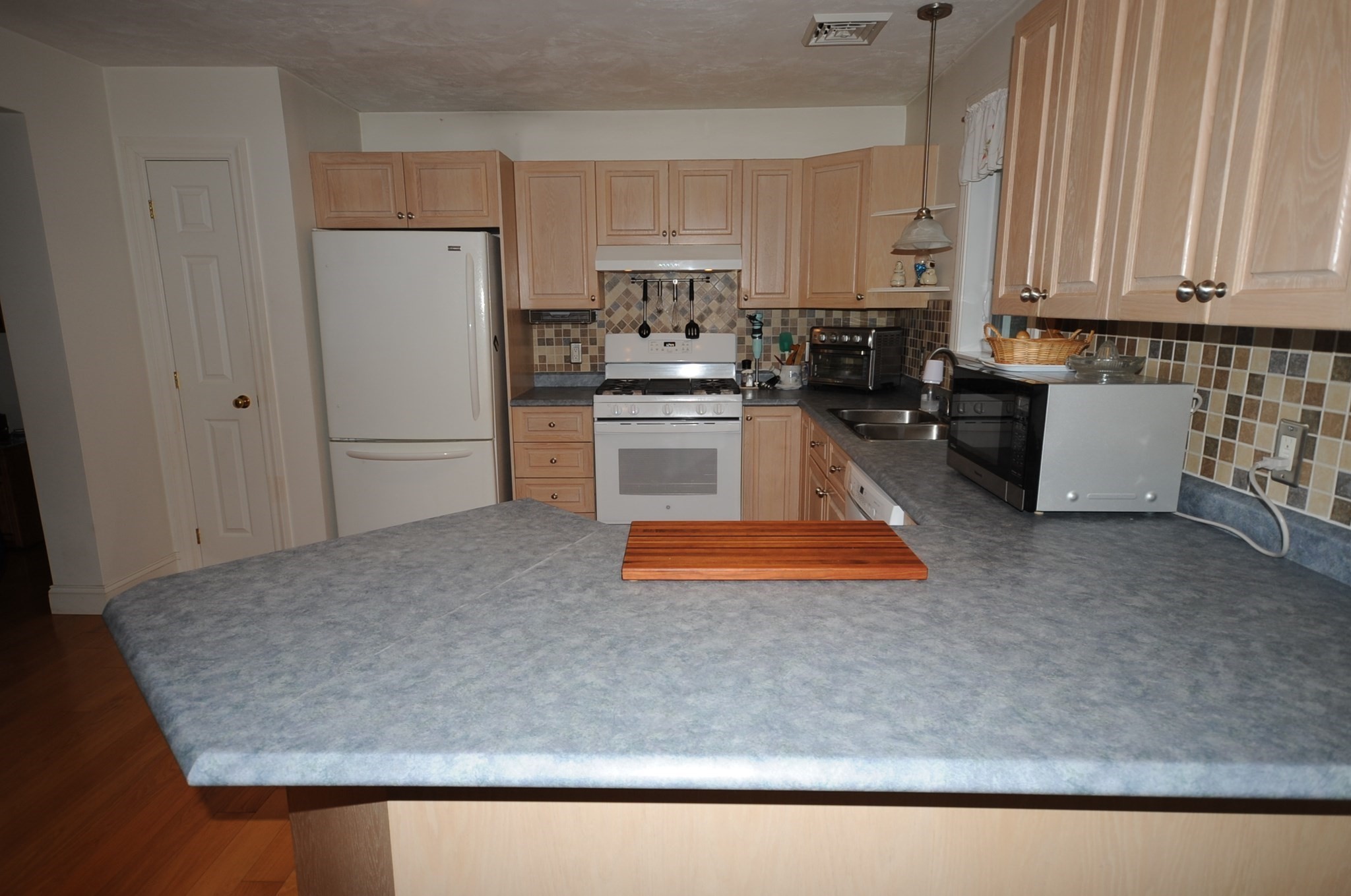 868 Main St Property Photo 5
