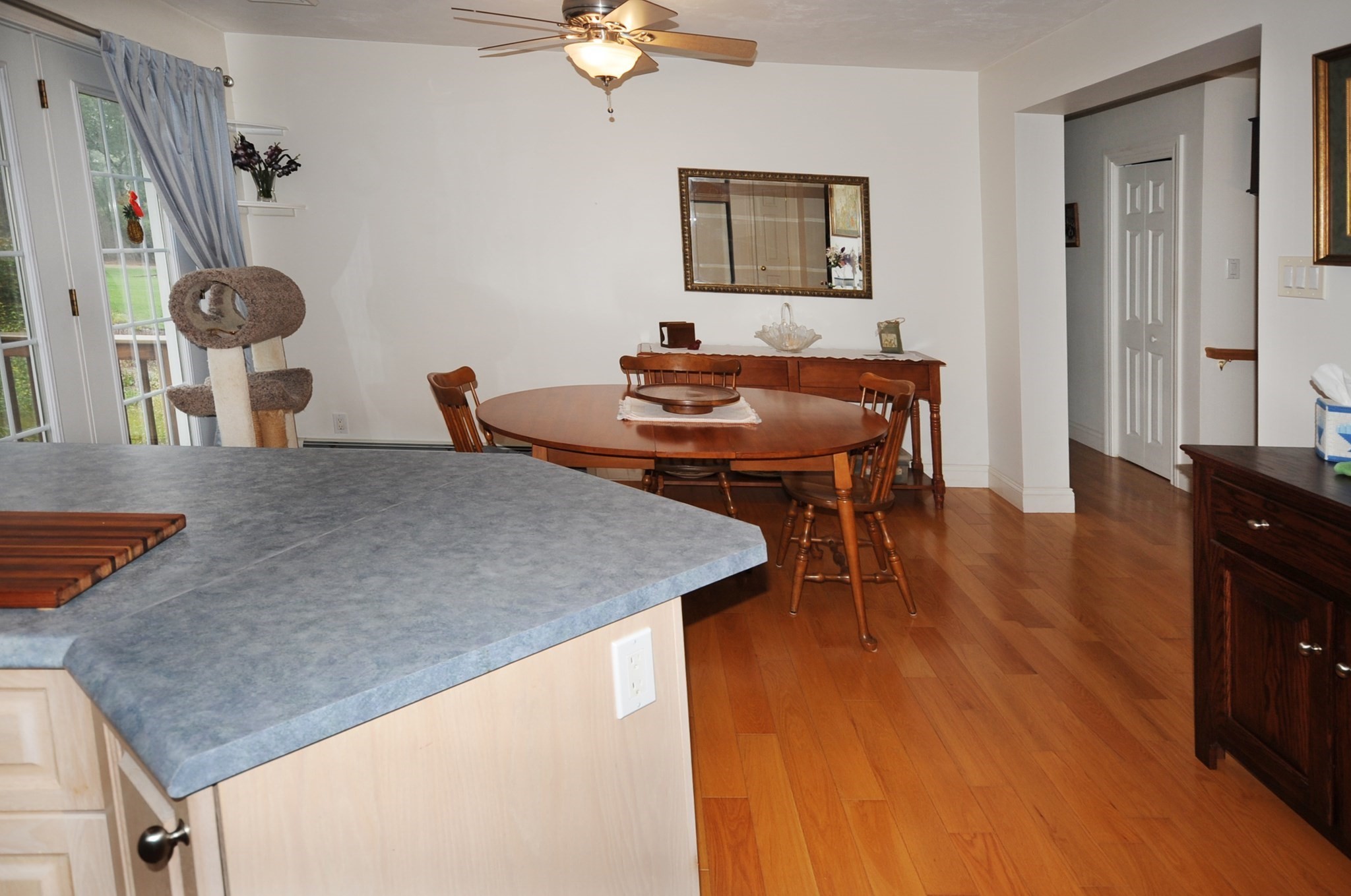 868 Main St Property Photo 7