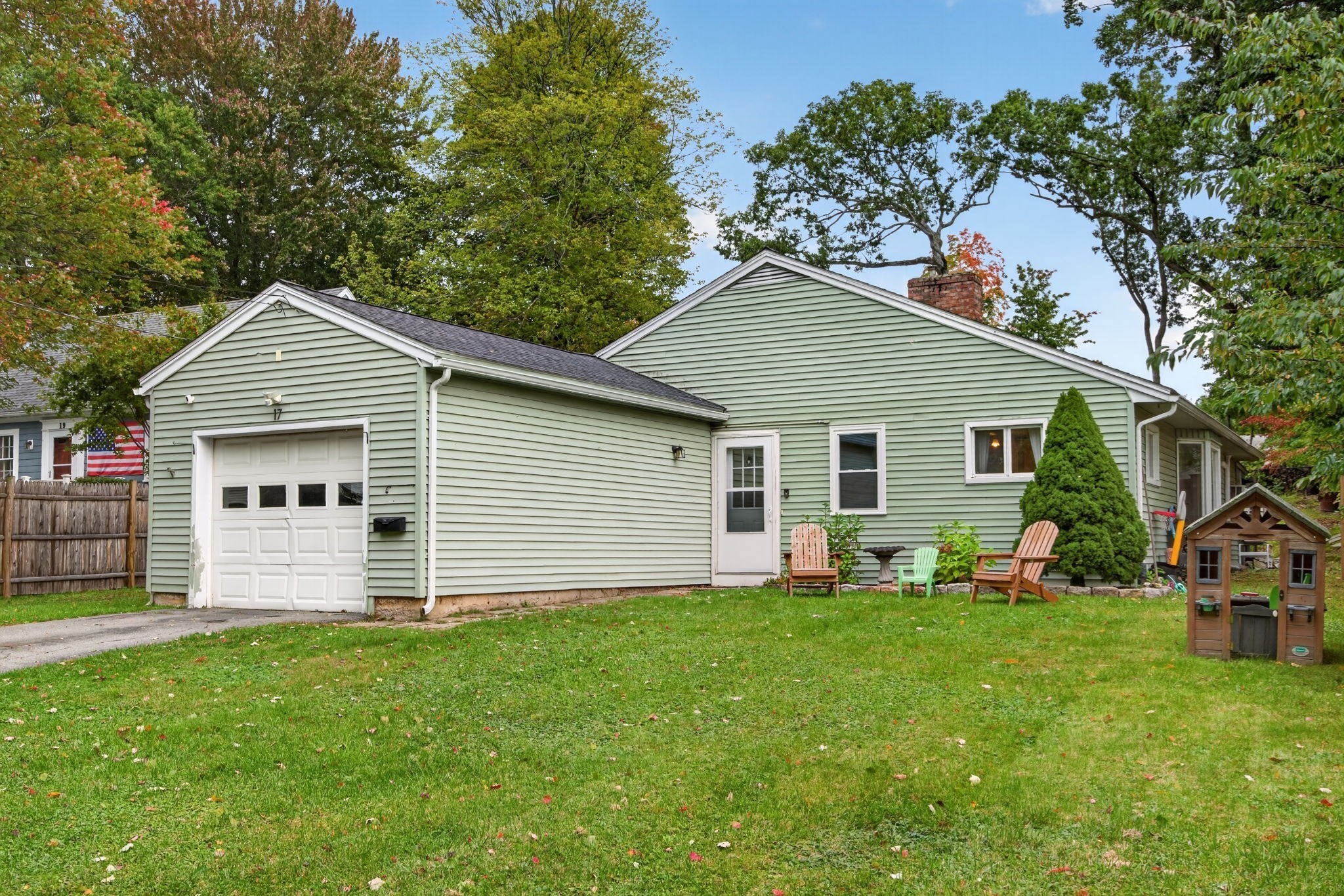 17 Nashua St Property Photo 1