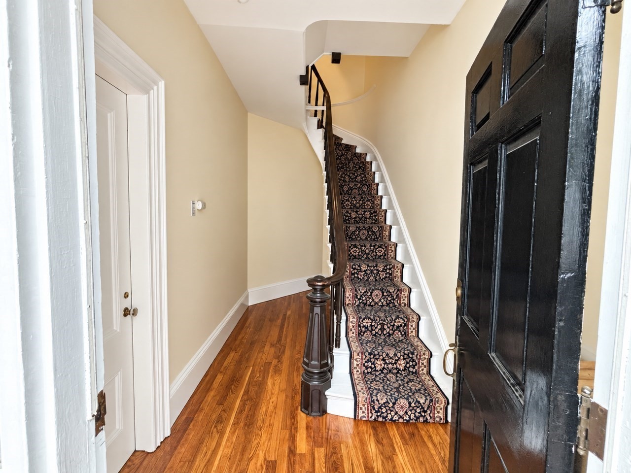 4 Saunders Street # 3r Property Photo 2