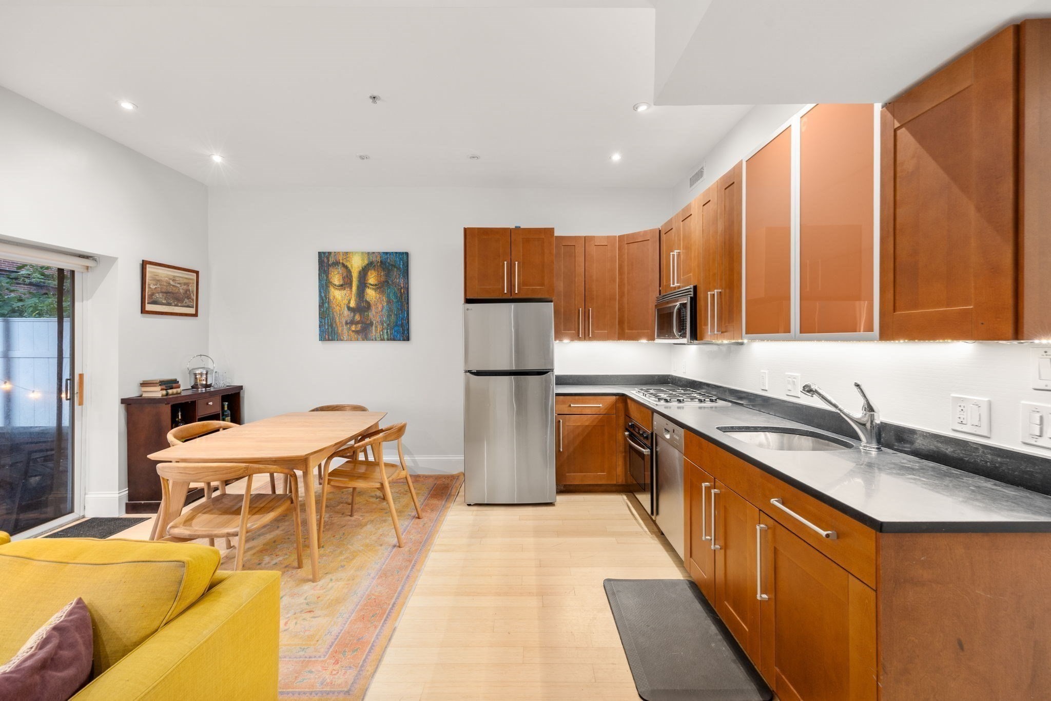 28 Isabella St # 28 Property Photo 6