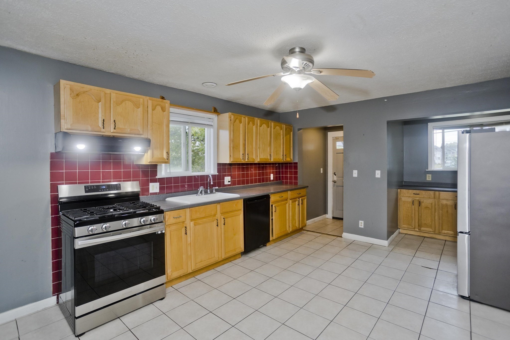 1439 Worcester St Property Photo 4