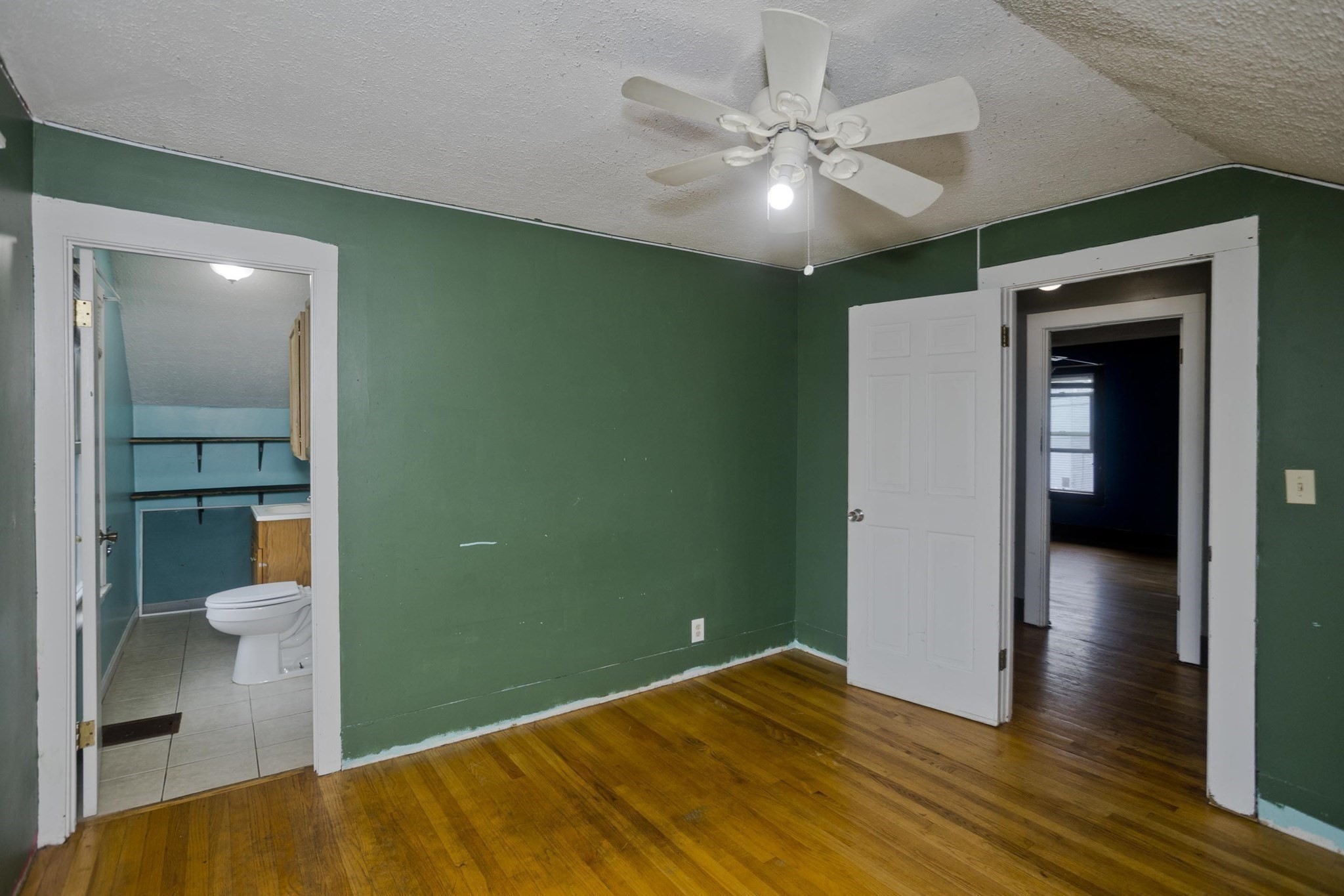 1439 Worcester St Property Photo 15