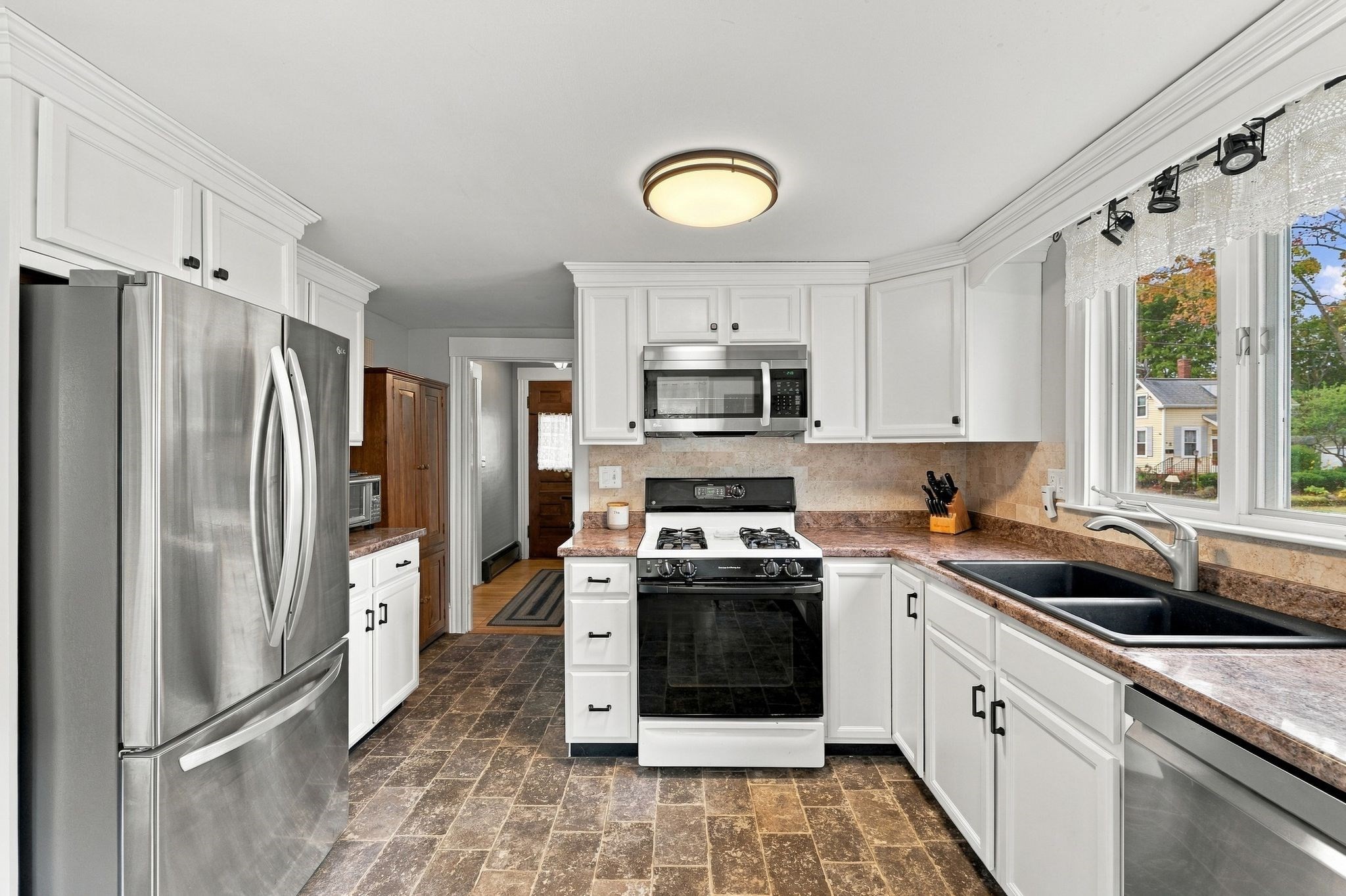 76 Haseltine St Property Photo 23