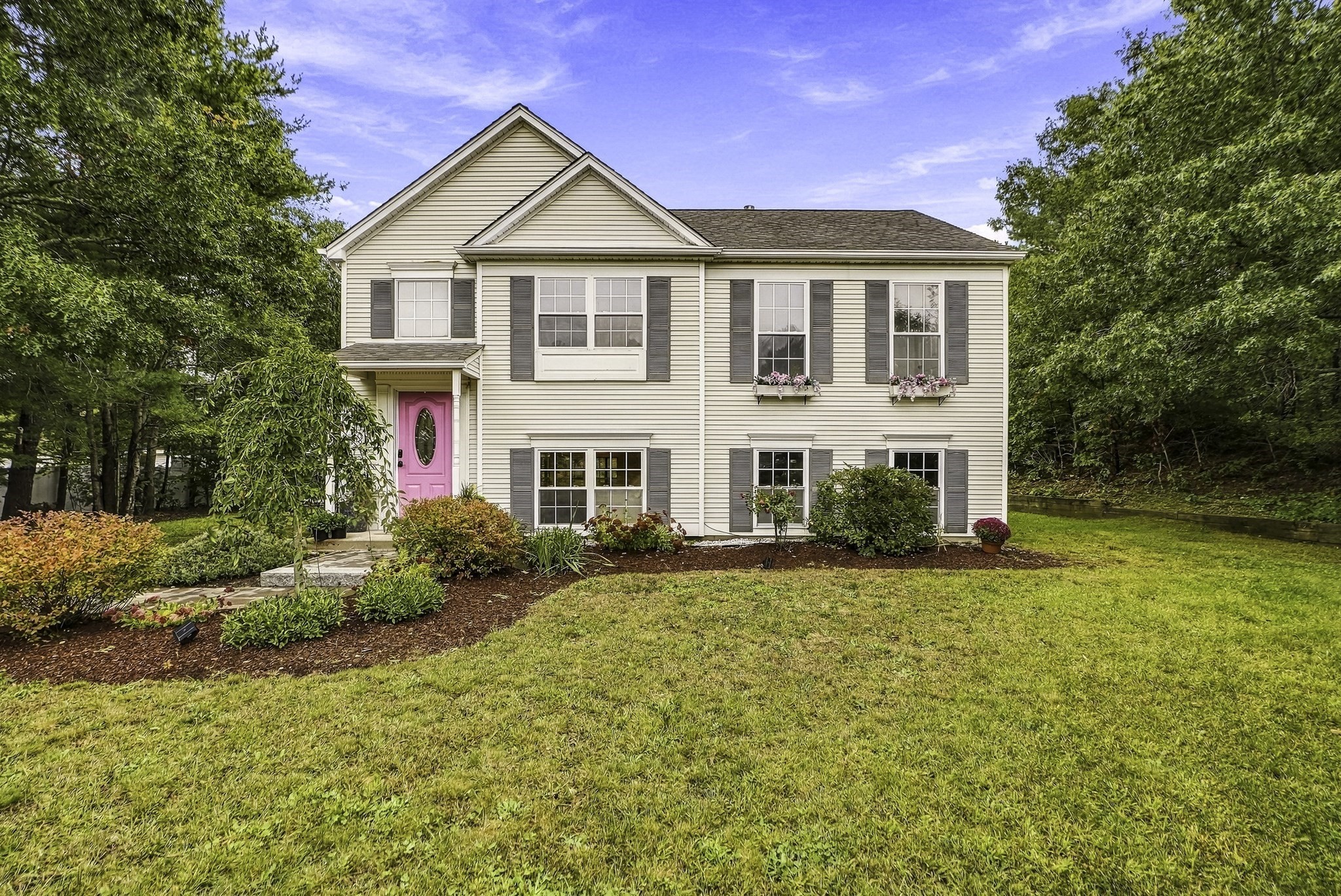 8 Thompson Cir Property Photo 1