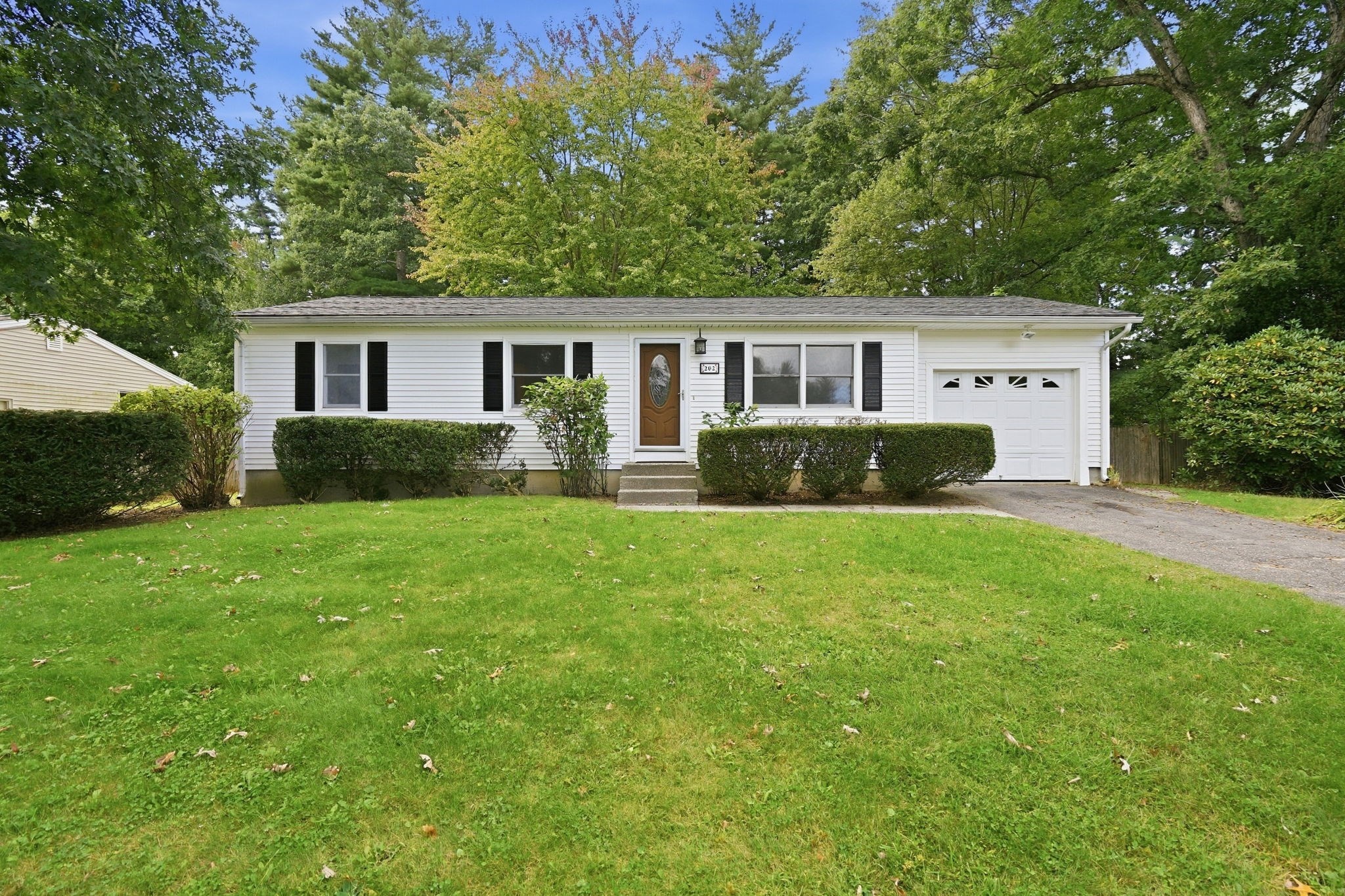 202 Glenoak Dr Property Photo 1